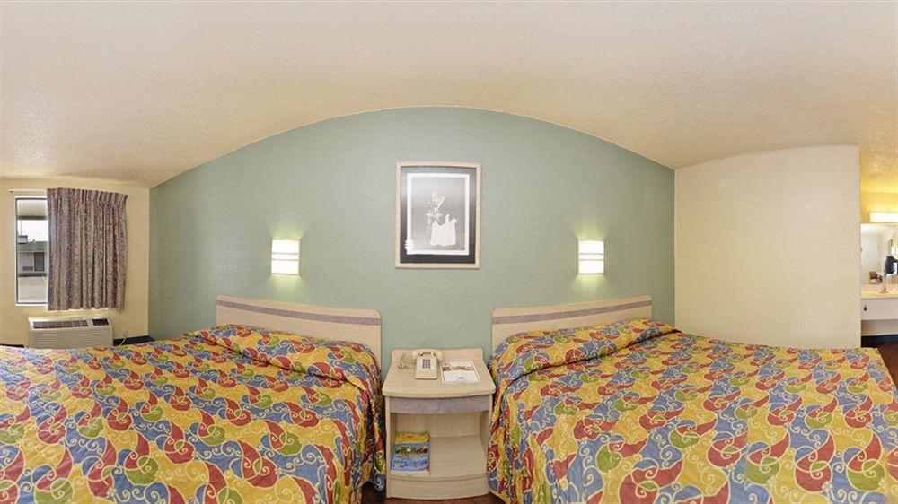 Mentor Home Inn And Suites Room photo